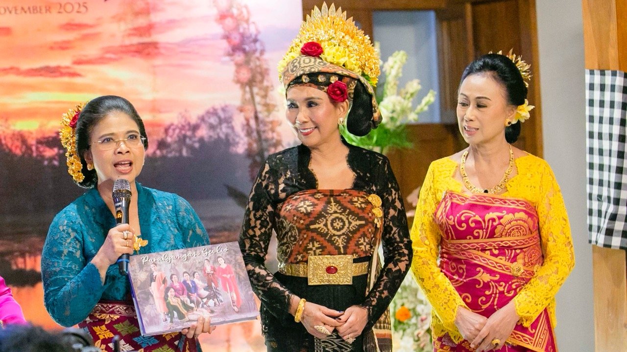 Mengenal Keindahan Sanggul dan Busana Sunda Lewat Buku “Parahyangan Geulis”